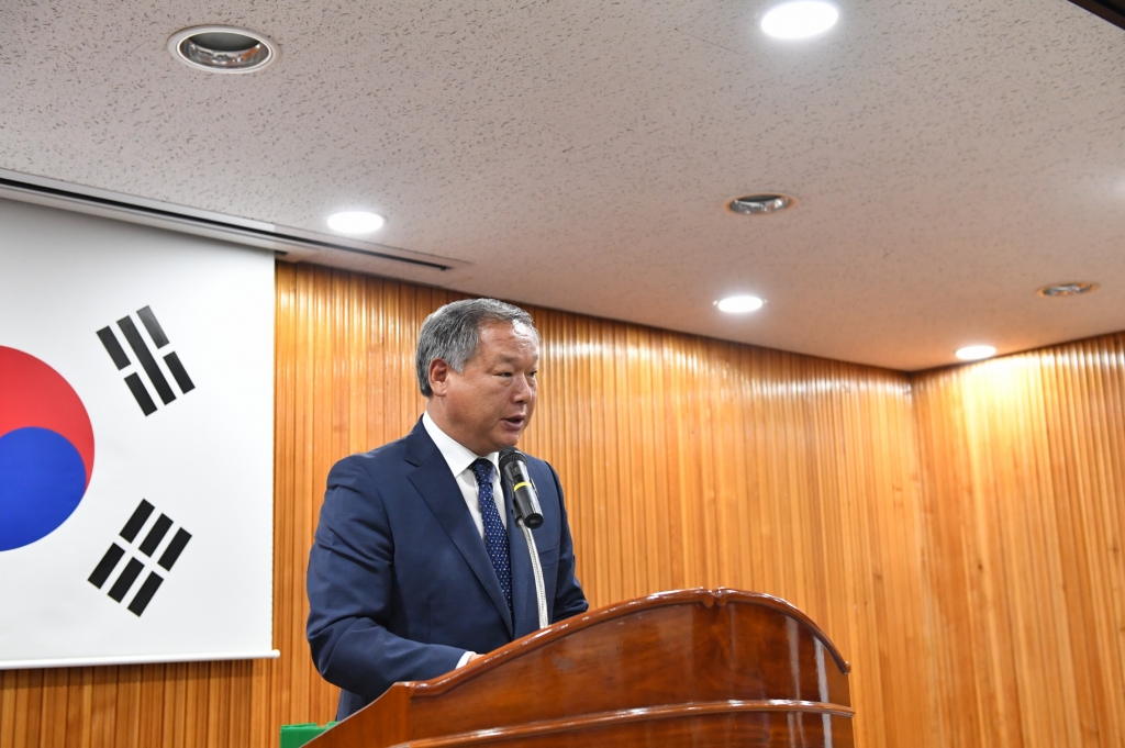 이용우 부여군수 이임식 장면 (3).JPG