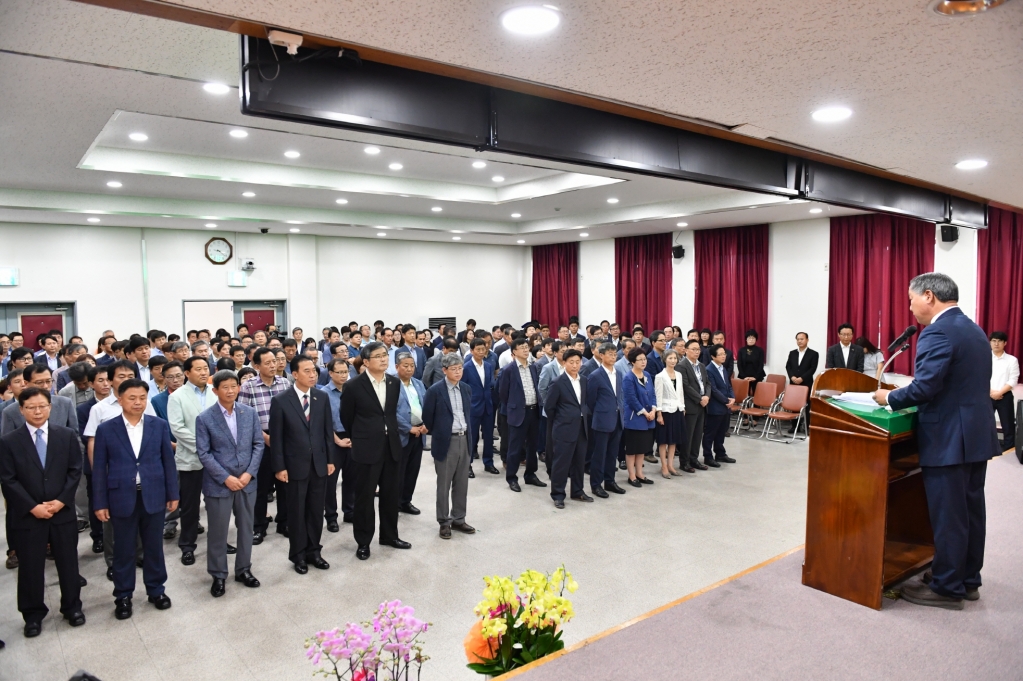 이용우 부여군수 이임식 장면 (2).JPG