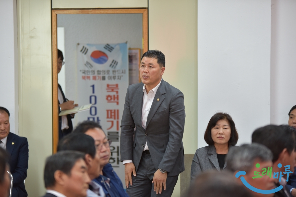 부여군재향군인회 기념향사에 참석한 부여군의회 박상우 의원.JPG